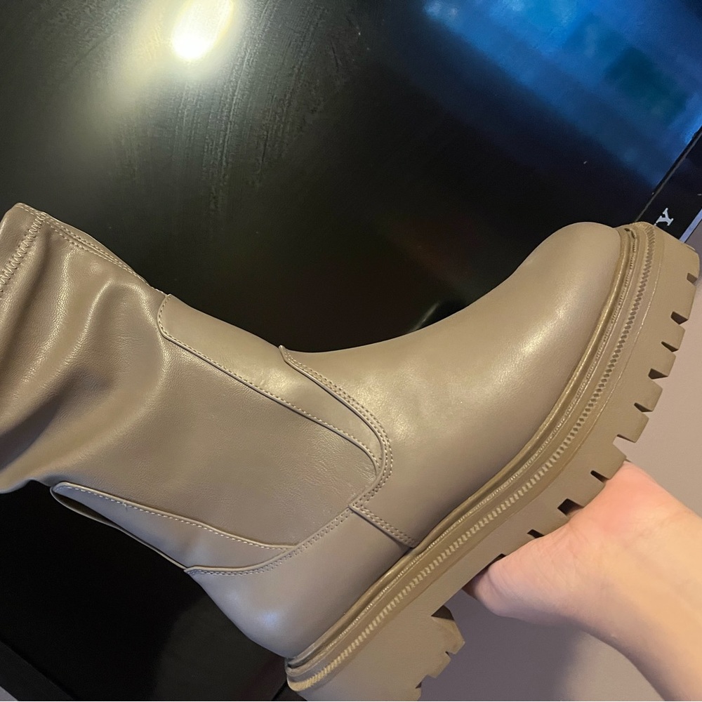 HM boots , size eur 40 us 9, color taupe